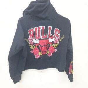 Chicago Bulls Cropped Hoodie Women's Size XXL NBA Tag NBA Raw Hem